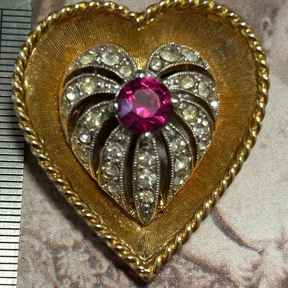 Vintage Estate Signed Napier Gold Loving Heart Ruby Red Rhinestone Pin Brooch - Picture 2 of 8